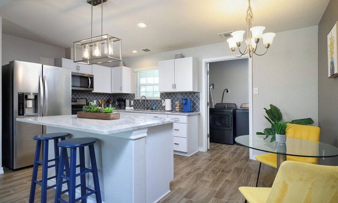 West San Antonio Casa | 3BR Near Lackland AFB Military & ALE Stays W/D