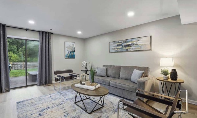 Bolingbrook Casa | 3BR + Near Mall + Fast WiFi | LCP Collection