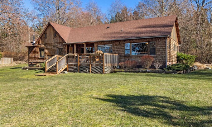 Eastsound Otro | 3BR Ocean View Farmhouse - 1 min walk to prime west-facing beach!