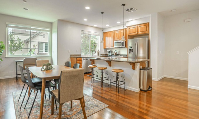Union City Apartamento | 3BR Open-Concept Condo in Union City + Amenities