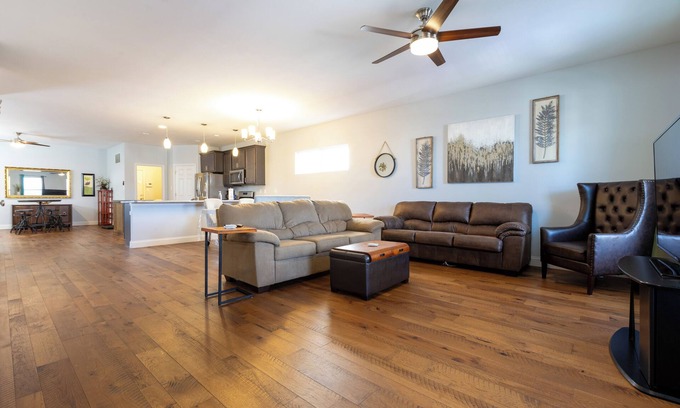 The Gate Casa | 3BR Parkside Home / Perfect Location