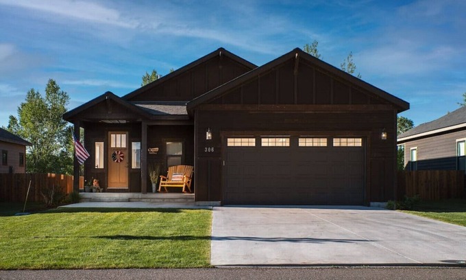 Victor Casa | 3BR Rellerstone Bunkhouse w/AC Fall Special - buy 5 nights, get 2 free Sept. - Nov