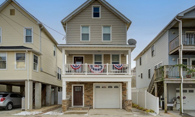 Sea Bright Casa | 3BR Sea Bright Family Shore House - Beach Block