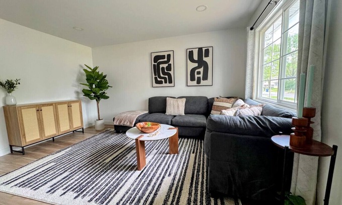 Gahanna Casa | 3BR SFH made for easy comfy stays