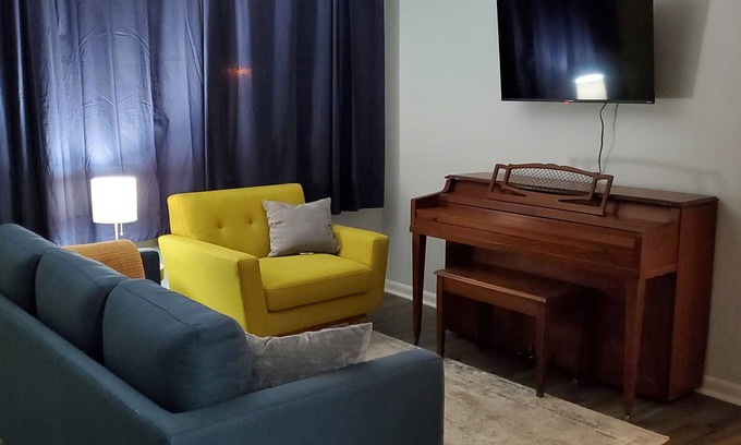 Columbus Casa | 3br single-story home - centrally located, quiet residential neighborhood