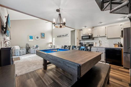 Hidden Valley Casa | 3BR Ski Resort Townhome-Sleeps 7