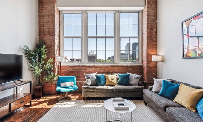 Crossroads Arts District Apartamento | 3BR Stunning Downtown Historic Loft with Gym