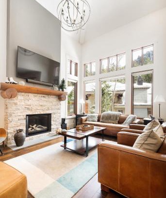 Nordic Estates Casa | 3BR, Taluswood Heights, Luxury, Private Hot Tub, Ski-in Ski-Out, by Harmony Whistler