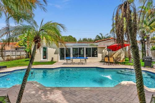 Hollywood Hills Casa | 3br Vacation Villa W Pool Near Beach & Casino