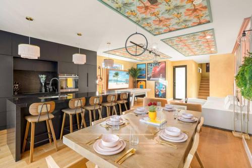 Buena Vista Casa | 3BR Vibrant Havana Villa in Miami, Pool, Grill, Backyard