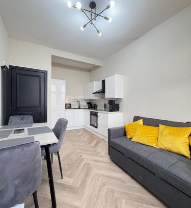 North West Apartamento | 3BR West End Flat w Free Parking