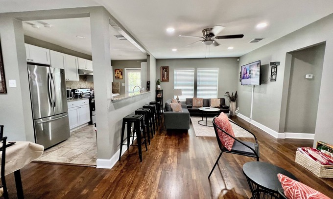 Jefferson Casa | 3BR Woodlawn Home | Furnished Extended Stay Near Med Center