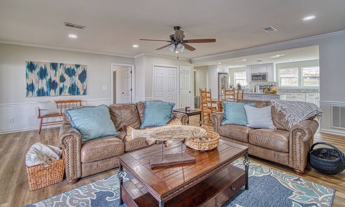 Inman Casa | 3br2ba lake front home on Lake Bowen close to TIEC, Wofford College and more!