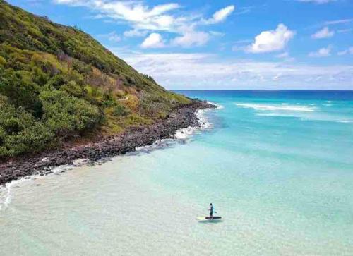 Burleigh Heads Casa | 3BRM Burleigh Beach Retreat - Walk to Cafes, Shops and Surf!