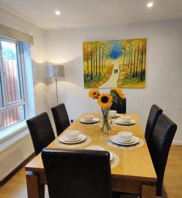 Bournemouth Apartamento | 3double bed house 3-8 guests, contractors, free parking close to Hospital, JP Morgan, nature reserves, golf courses, beach