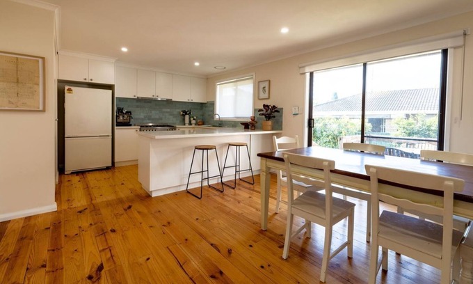 Invermay Park Casa | 3dr renovated home, near shops, Ballarat CBD & Melb Freeway
