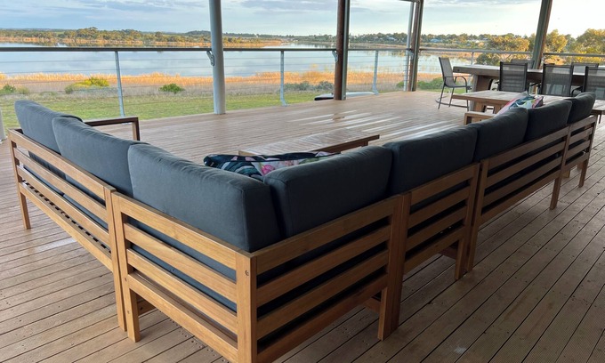 Alexandrina Casa | 3fams/16people - Large House, Lake access & view, large property
