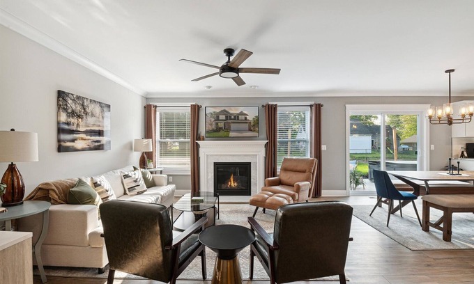 Plymouth Casa | 3mins DT / Hot tub + Fire Pit + BBQ / Game Room / 500Mbp / 4 Bedroom / Office