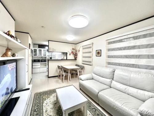 Kita Apartamento | 3mins to Sta 9mins Direct to Ikebukuro 10mins to Ueno 13mins to Shinjuku Whole House Gread Location Easy to EverySpots Max for 6