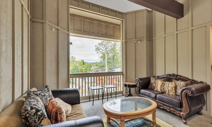 Nashville Condominio | 3rd Floor Front Side Corner Penthouse Suite - 301 by Grand Wood Suites