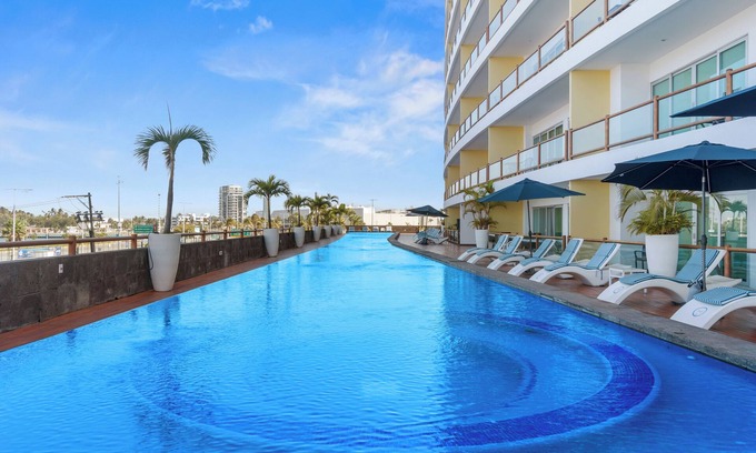 Palmar de Aramara Apartamento | 3rd-Floor Gem w/ Cruise Views & Rooftop Lounge