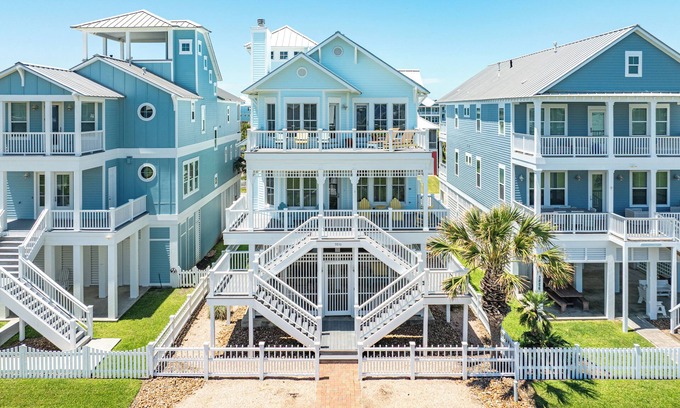 Beachside Village Casa | 3rd Row in Beachside Village - Elevator, 4 Decks, 2 Suites, 9 Miles to Downtown