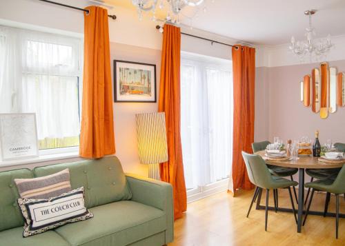 Sawston Apartamento | 3x Bed Elegant House with Private Parking