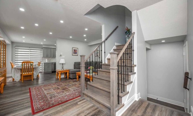 Churchill Meadows Casa | 4 + 1 bedrooms 4 baths Entire Home in Mississauga