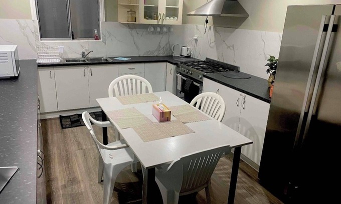 Piccadilly Cabaña | 4/2 bedroom English cottage with open fire place