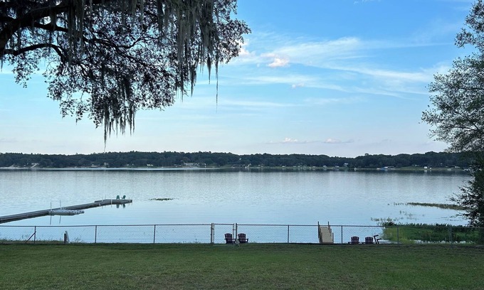 Putnam Hall Casa | Lakefront home on Crystal Lake 4/2, fishing, water sports, dock, huge back porch