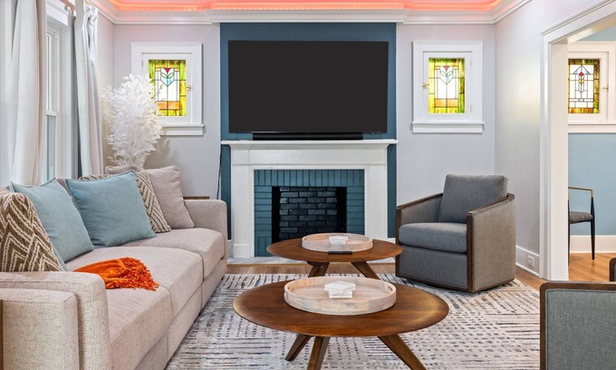 Marshall-Shadeland Casa | Lux 4-Bed Pittsburgh Gem w WiFi,Fenced Yard! Close to everything Pittsburgh!