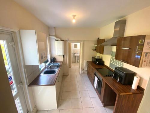 Kettering Casa | 4-5 Bedroom House For Corporate Stays in Kettering