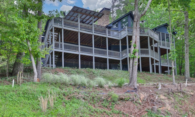 Waleska Casa | 4.9-Star Rated, Stunning 3600 SF House on Golf Course