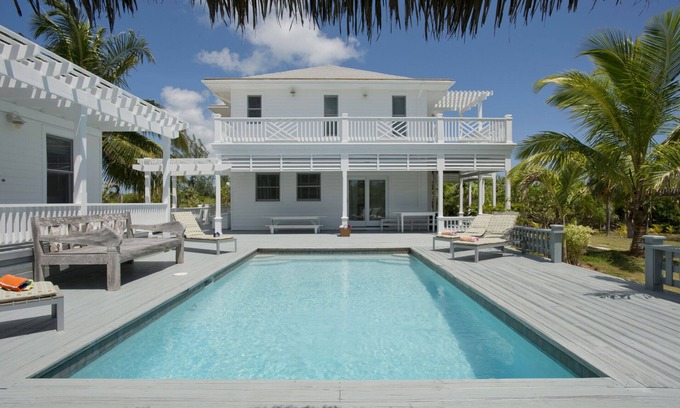 North Palmetto Point Casa | Finca de 4 acres en Banks Rd, casa y casa de huéspedes, piscina, playa tranquila y protegida