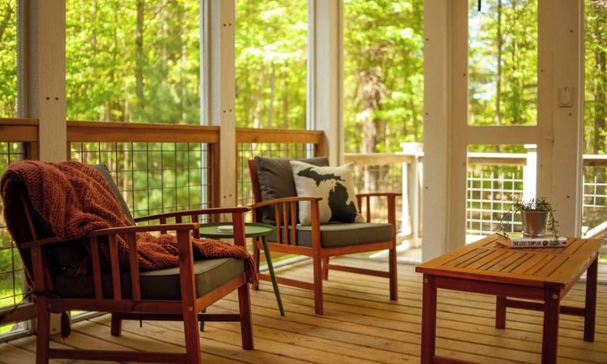 Holland Casa | 4 Acres of Towering Trees