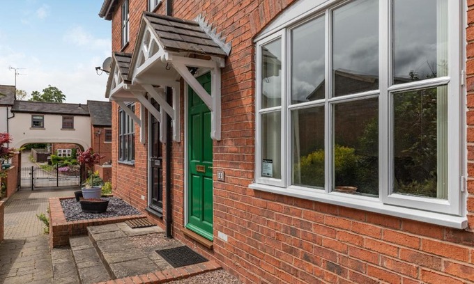 Crewe Casa | 4 Aldelyme Court