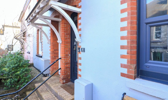 Malborough Cabaña | 4 ALMA TERRACE, pet friendly, with open fire in Malborough