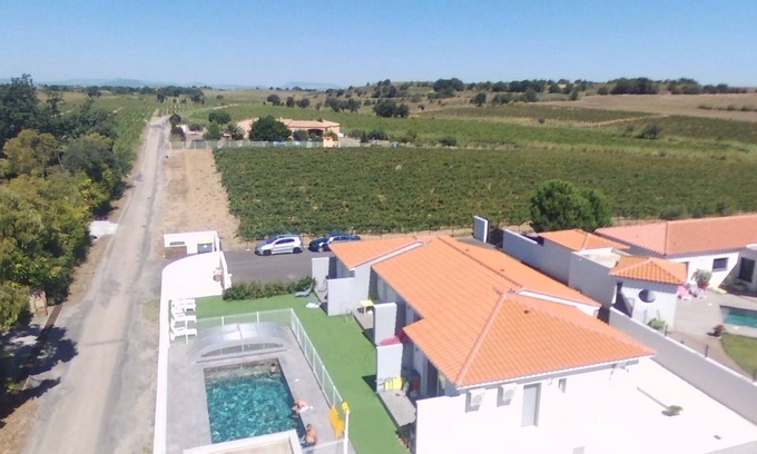 Saint-Jean-Lasseille Apartamento | 4 apartamentos en una villa rural tranquila con piscina, cerca del mar
