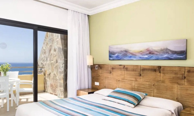 Tarajalillo Apartamento | Apartamento 4★ con Vistas al Mar y Piscina en Bahía Feliz – Gran Canaria