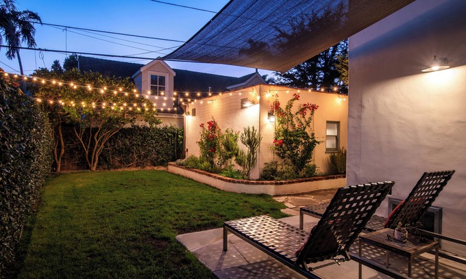West Los Angeles Casa | 4 bd + 3 ba Westwood Spanish getaway: 1 king + 1 queen, fitness, office, outdoor