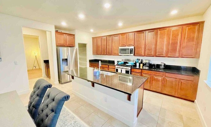 Reno Casa | 4-bd/lux house/3.5 Bathroom/sleeps16