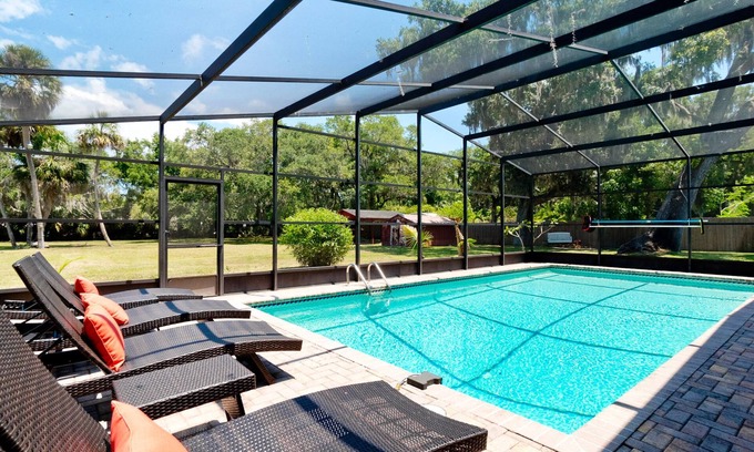 Palmetto Casa | 4 Bd w 3 King 4Ba 1.2acres htd salt pool private!