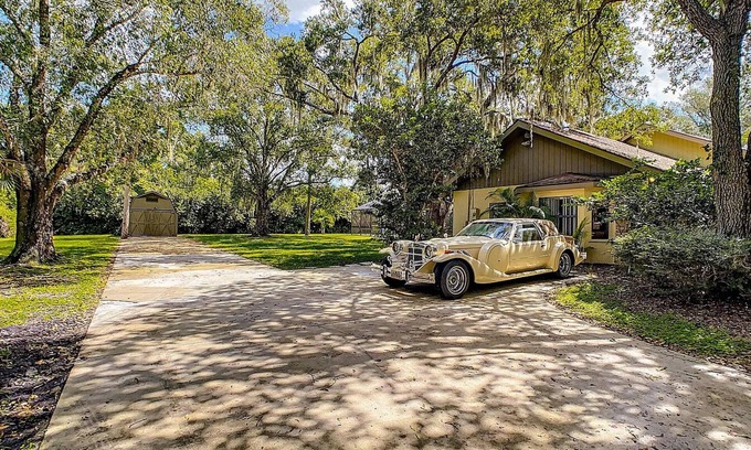 Fruitville Casa | 4 bdr 4800 sq ft Luxurious Home+Huge Heated Pool