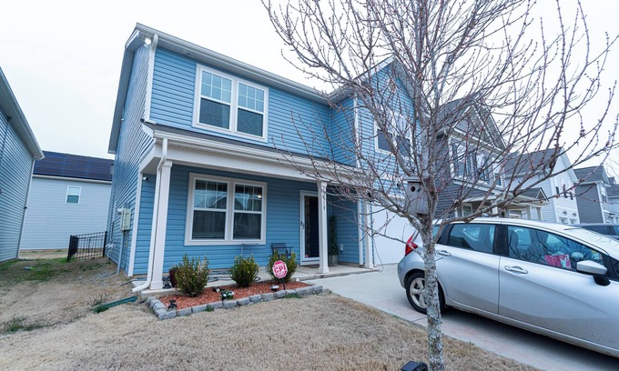 Midland Casa | 4-bdrm/3-ba home with WiFi, fenced yard, AC & washer/dryer. 20 mins to Charlotte