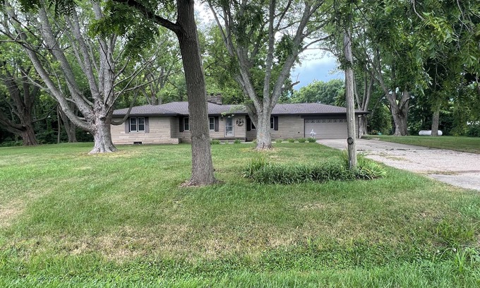 Morris Casa | 4 bdrm country house w hunting possibilities in Morris