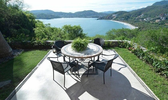 Cerro del Vigia Casa | 4 Bdrm Waterfront Property Overlooking Playa La Ropa