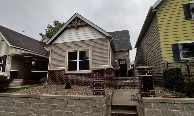 Babe Denny Casa | 4 Bed 1.5 Bath Fully Renovated Home - 10 min walk from Lucas Oil Stadium