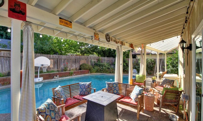 La Riviera Casa | 4 Bed 2.5 Bath House with Pool & Hot Tub One Block from American River