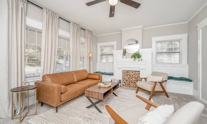 Wichita Casa | 4 Bed 2 Bath Home by College Hill and Hospitals