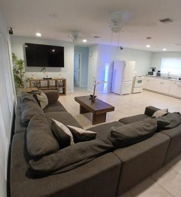 Singer Island Apartamento | 4 Bed 2 Bath on Singer Island